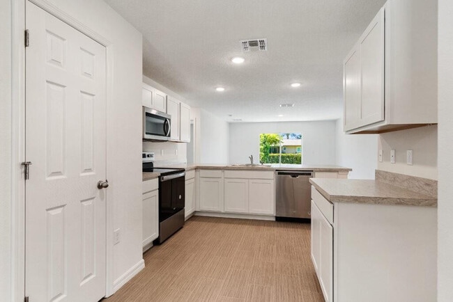 Foto del edificio - 2102 SE Holland St