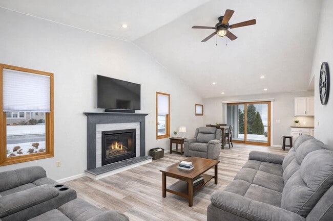 Building Photo - N307 Eastowne Ct