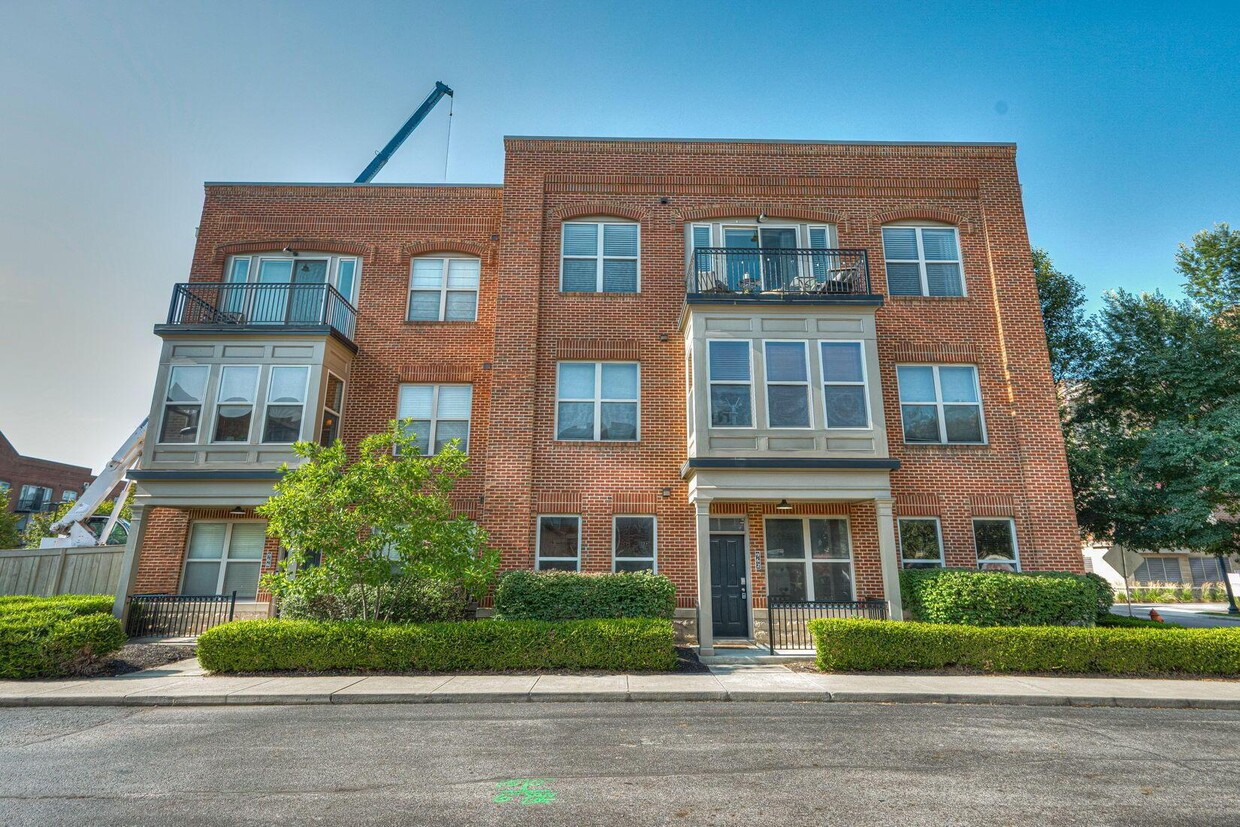 Primary Photo - 962 Perry St