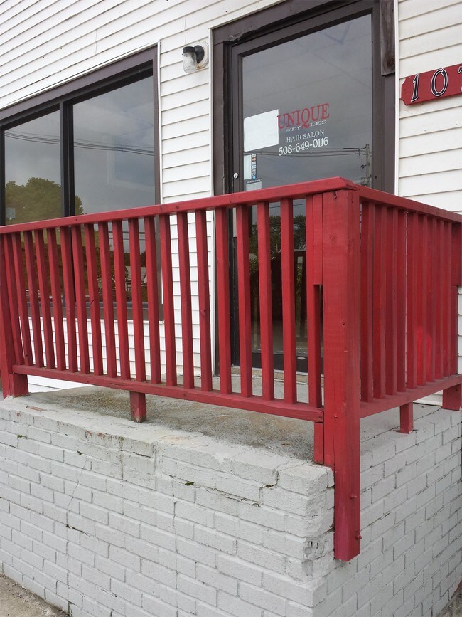Building Photo - 107 Ames St