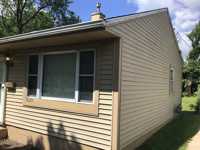 Foto del edificio - 2 Bedroom Single Family Home With Detached...