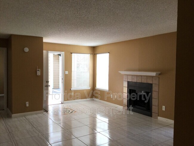 Foto del edificio - 5587 Devonbriar Way