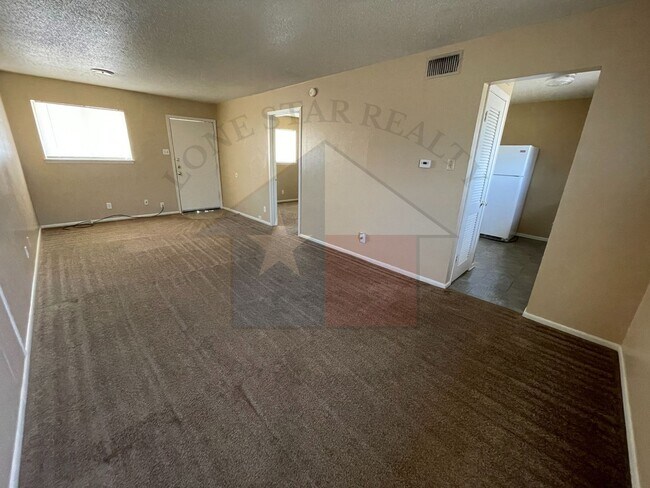 Building Photo - 302 Wolf St