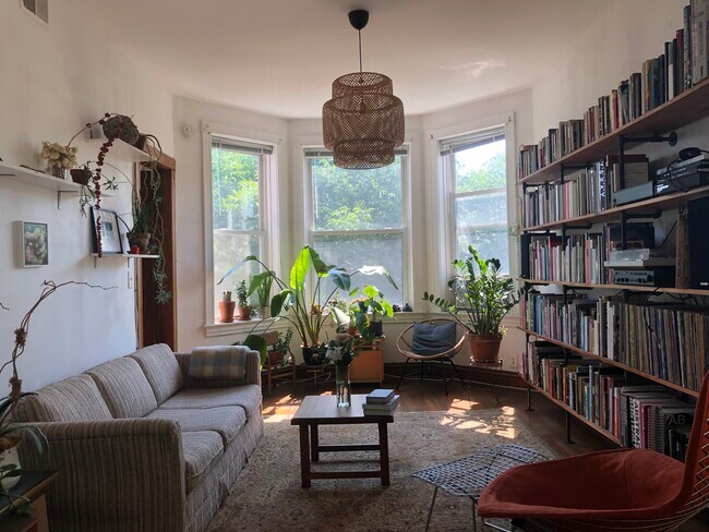 Foto del edificio - 1438 N Kedzie Ave