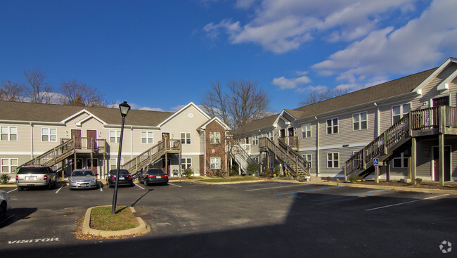 Building Photo - The Woods of Glen Hill Manor