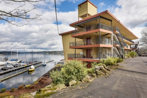 Building Photo - Water's Edge Condominiums - 2 bedrooms