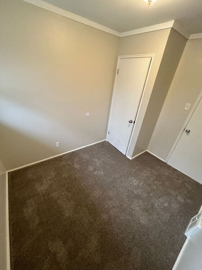 Building Photo - Cozy 3-Bedroom Home in a Convenient and Fa...