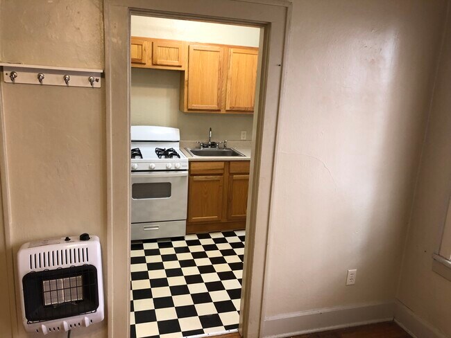 Foto del edificio - 209 E 8th St