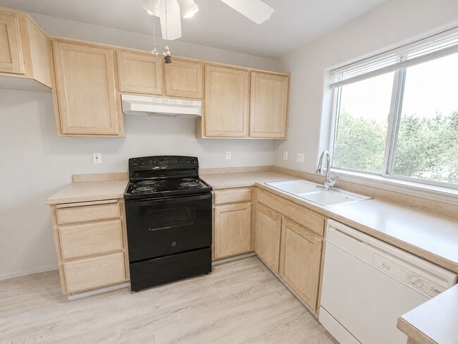 Building Photo - Comfort, Quiet, & Convenience Near St. Charles