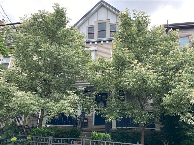 Building Photo - 706 Ivy St