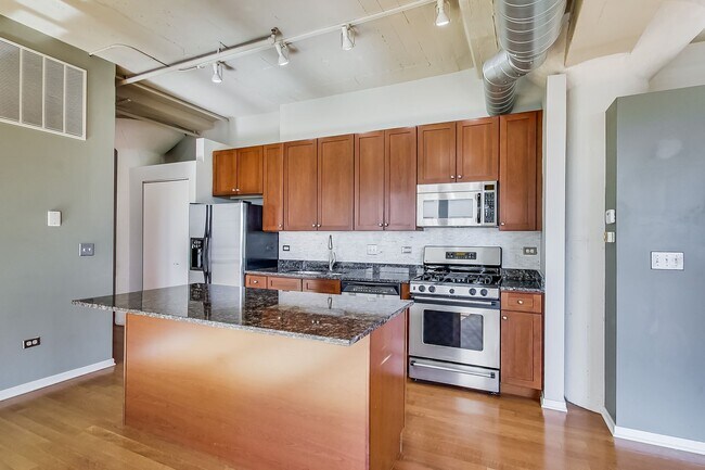 Foto del edificio - SW CORNER 2 BED / 2 BATH CONDO IN UNIVERSI...