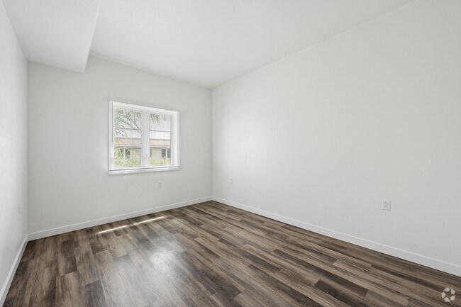 2BR, 2BA - 1020SF - Primary Bedroom - Catalina Luxury Apartments