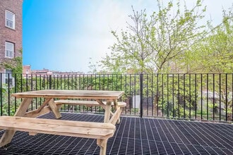 Building Photo - Furnished room/NOT APARTMENT