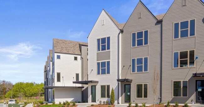 Foto del edificio - 300 E Village Ln