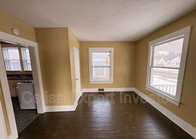 Foto del edificio - 3420 Plaza Dr