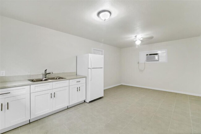 Building Photo - 6903 Abilene St