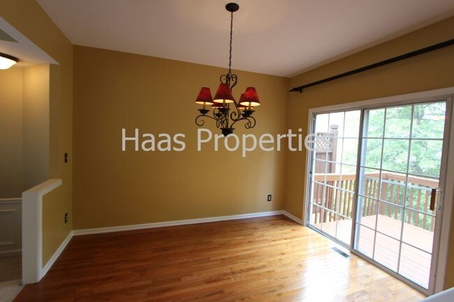 Building Photo - 2375 Townview Ct