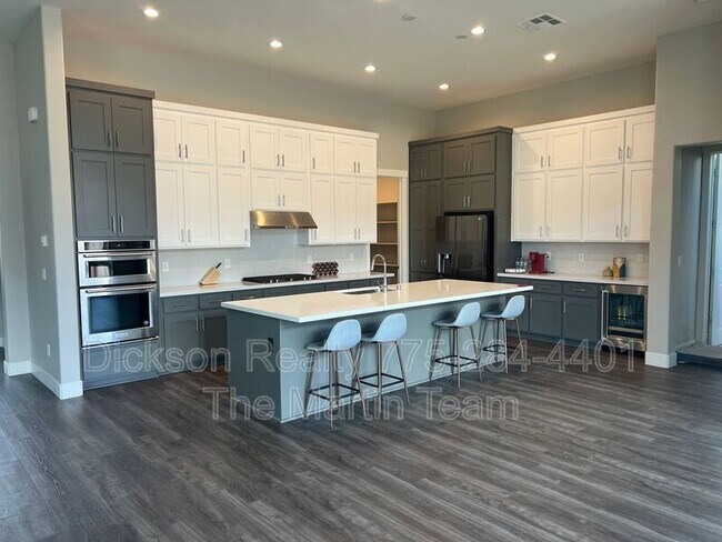 Building Photo - 286 Shackleton Dr