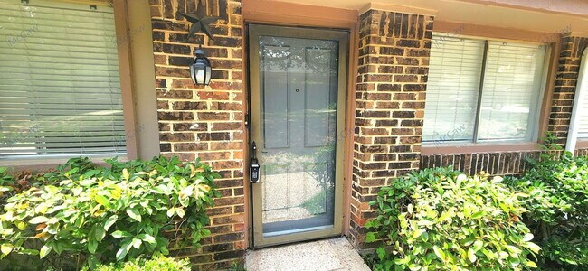 Foto del edificio - 4402 Tophill Ln