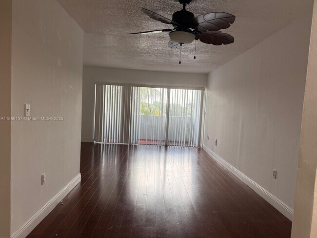 Foto del edificio - 9357 Fontainebleau Blvd