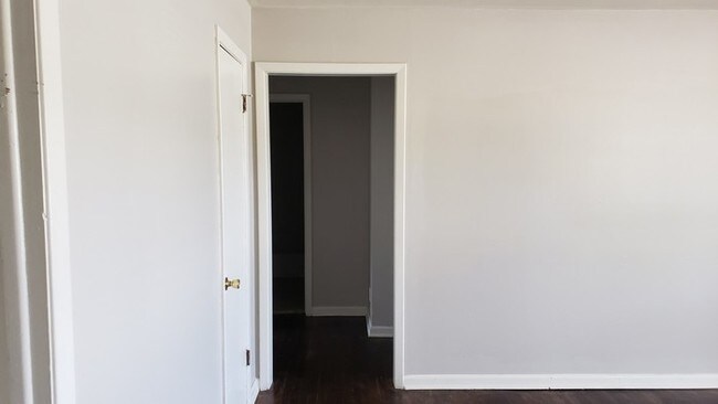 Foto del edificio - Great Location with Hardwood Floors!