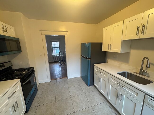 Building Photo - 5716 Beacon St