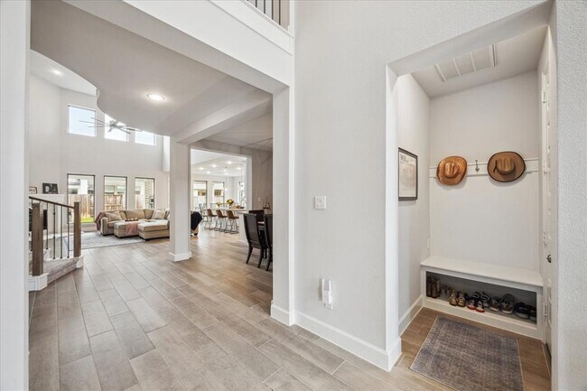 Foto del edificio - 9823 Magnolia Ests Ln