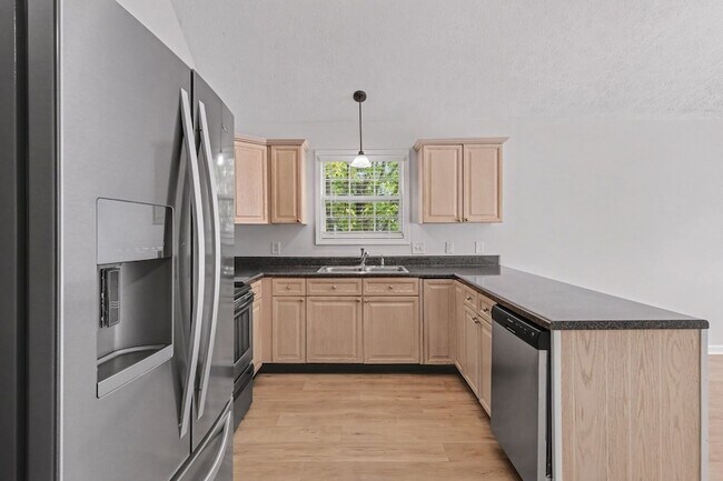 Foto del edificio - 1360 Harrington Dr