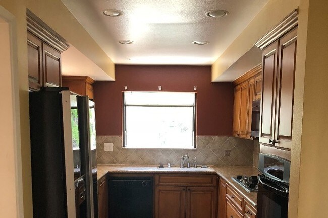 Foto del edificio - 21901 Burbank Blvd