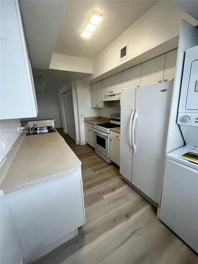 Foto del edificio - 5077 NW 7th St