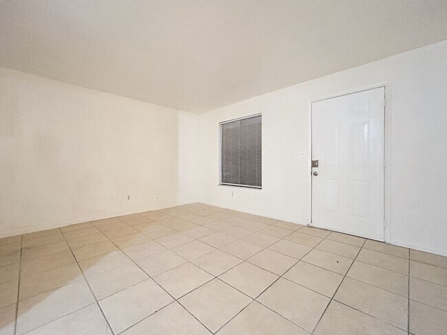 Foto del edificio - Spacious 2/1 in Sugarfoot Area - Fenced in...