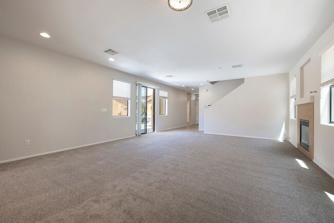 Building Photo - GATED NW HOME - 4 BEDROOMS W/ 1 BED AND BA...