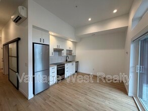 Building Photo - 660-660 Cawston Ave