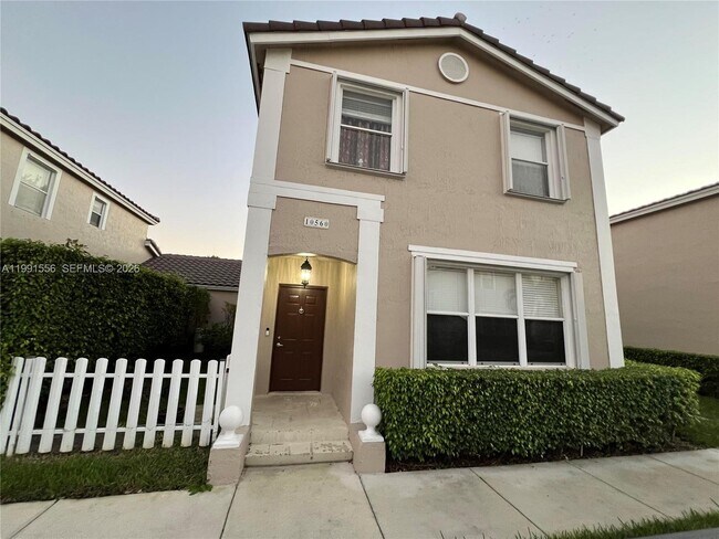 Foto del edificio - 10560 NW 57th Ct