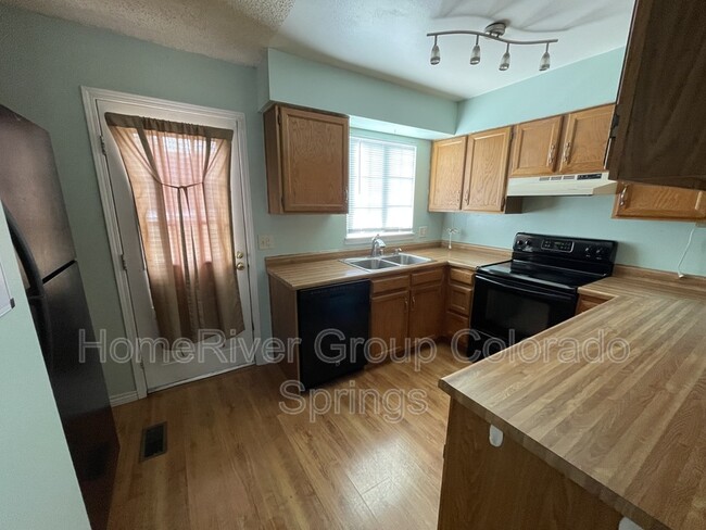 Building Photo - 3419 Queen Anne Way