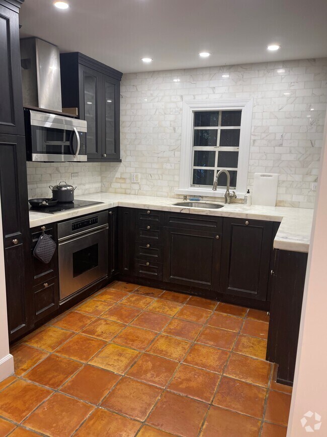 Coconut Grove Park Houses for Rent with a Swimming Pool Miami, FL 9