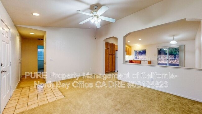 Building Photo - 1050 Ventana Dr