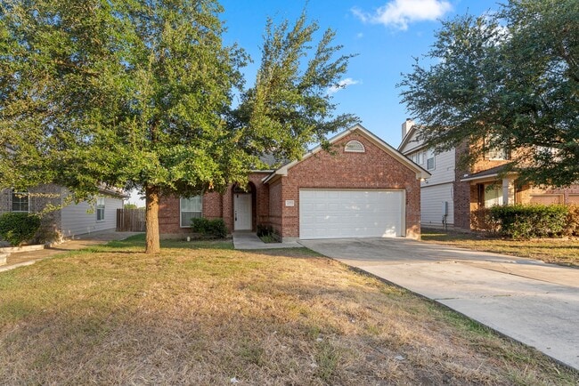 Building Photo - NEWLY RENOVATED Beautiful 3 bedroom, 2 bat...