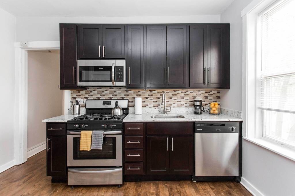 Updated kitchen with stainless steel appliances - 3819 w George st