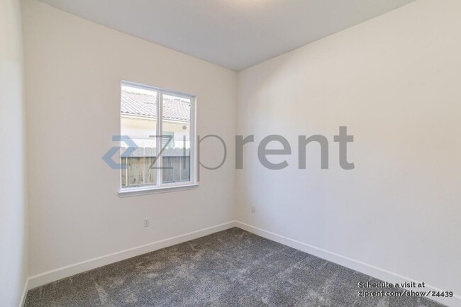 Building Photo - 8333 Evans Tree Dr S