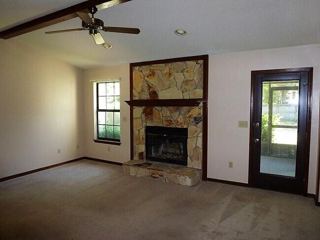 Foto del edificio - 312 Riley Rd