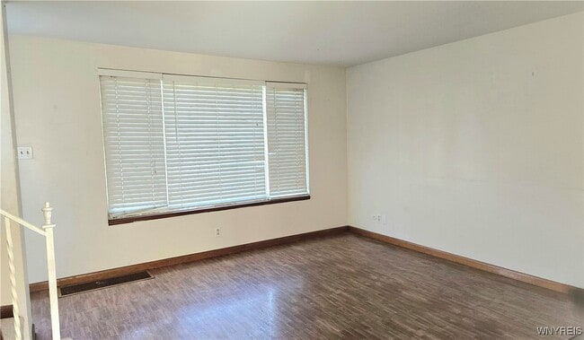 Building Photo - 26 Alcona Ave