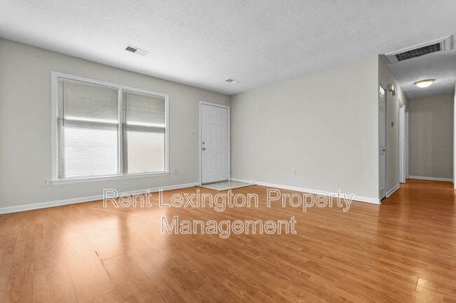 Foto del edificio - 3352 Hartston Dr