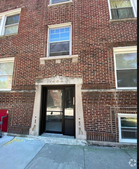 Building Photo - 3353 W Sunnyside Ave