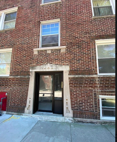 Primary Photo - 3353 W Sunnyside Ave