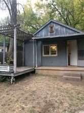 Building Photo - 706 Cowdin Dr