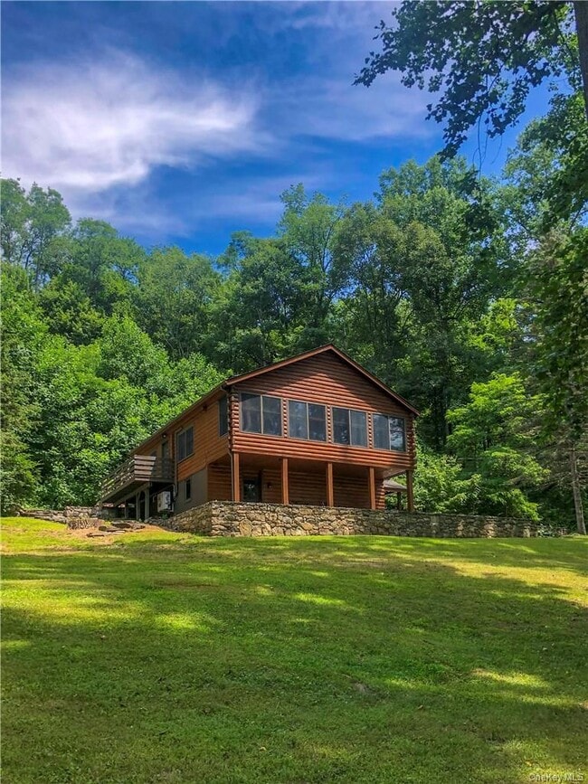 Building Photo - 559 Quaker Hill Rd
