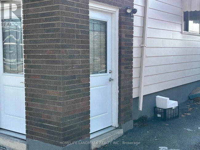 Building Photo - 8 Ronaldshay Ave