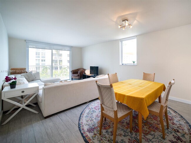 Foto del edificio - 1665 Bay Rd