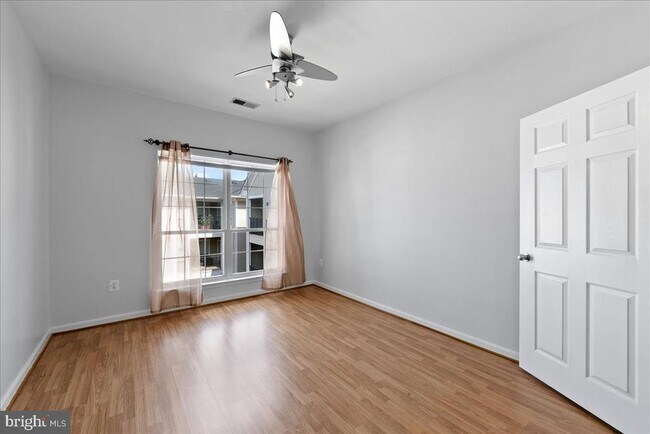 Foto del edificio - 4860 Eisenhower Ave